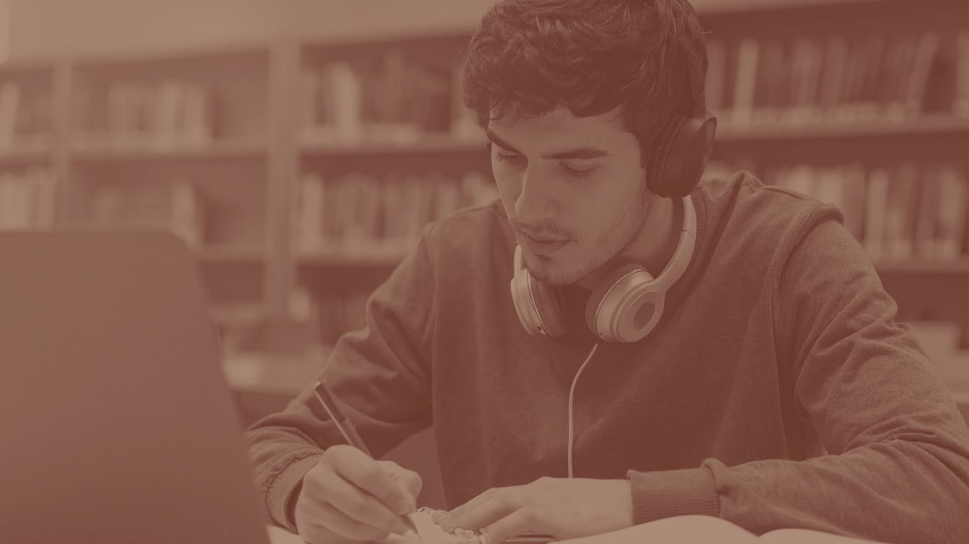 ¿Estudias por tu cuenta? Qué necesitas para alcanzar la plaza